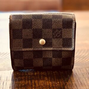 Louis Vuitton
Vintage 2005 Damier Elise Wallet